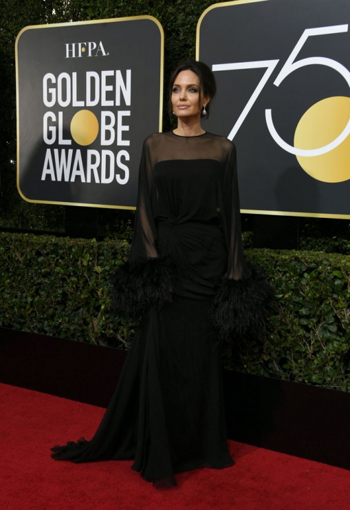 Angelina Jolie en la alfombra roja de los Globos de Oro 2018