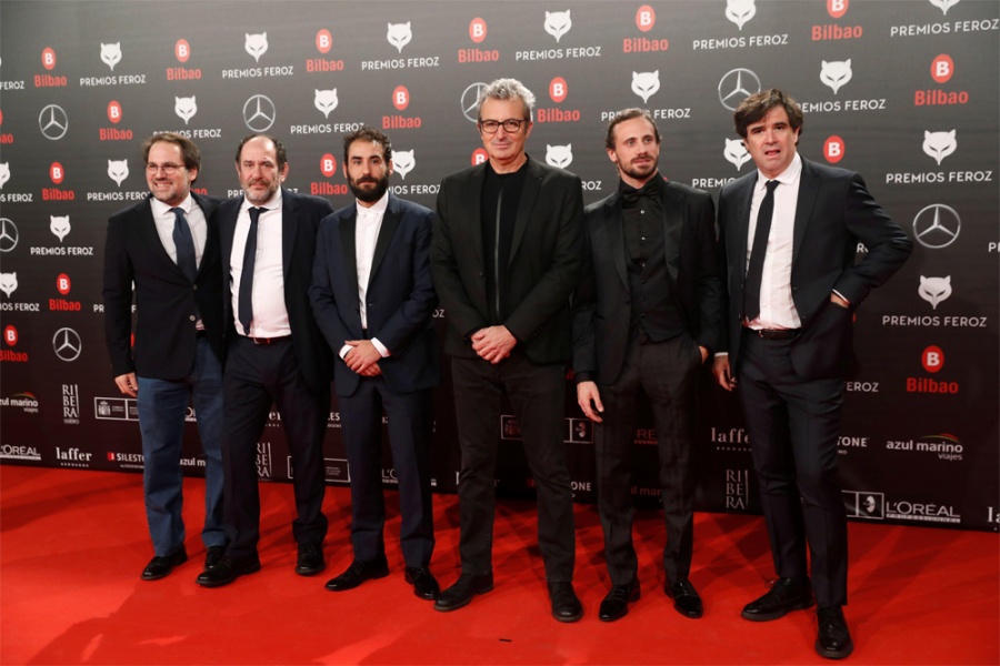 El  equipo de la serie &quot;El día de mañana&quot;, en la alfombra roja de los Premios Feroz 2019