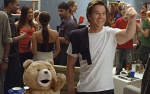 Mark Wahlberg y el oso Ted intervendrán en los Oscars