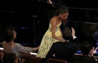 Alicia Vikander y Michael Fassbender, un beso que vale un Oscar
